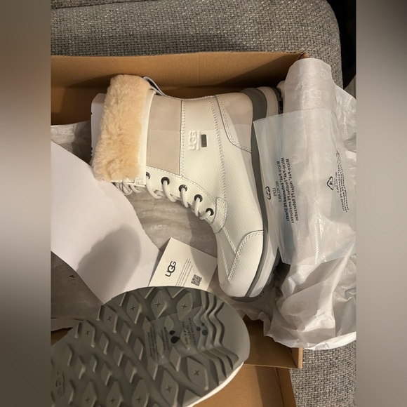 Brand New UGG Adirondack III Winter Boots – White, Size 8.5 - Picture 10 of 14